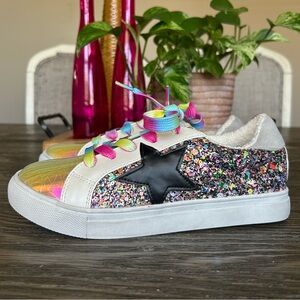 Steve Madden Rezume Glitter Star Girl’s Size 4 Lace Up Sneakers!